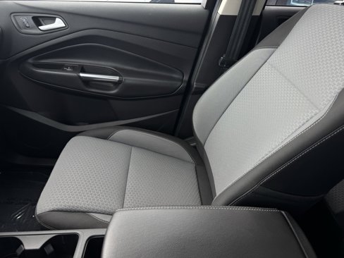 Used 2017 Ford Escape SE w/ SE Cold Weather Package image 18