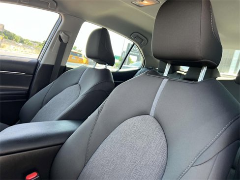 Used 2022 Toyota Camry LE image 8