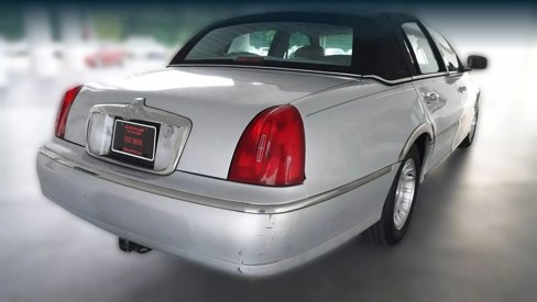 Used 1998 Lincoln Town Car Executive image 11