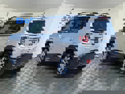 Used 2018 Jeep Renegade Latitude image 3