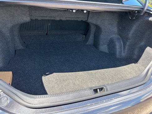 Used 2014 Toyota Camry L image 17