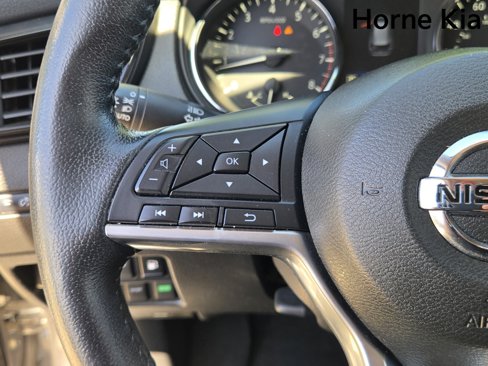 Used 2020 Nissan Rogue SV w/ Premium Package image 31