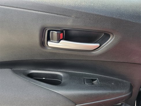 Used 2021 Toyota Corolla LE image 9