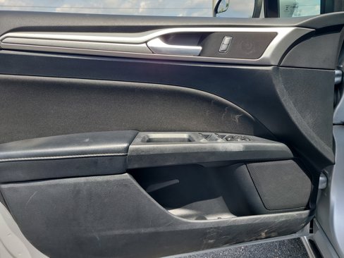 Used 2018 Ford Fusion SE image 13