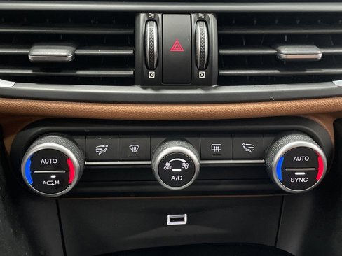 Used 2018 Alfa Romeo Giulia AWD image 18