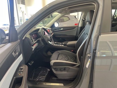 New 2025 Volkswagen Atlas Peak Edition SE image 24