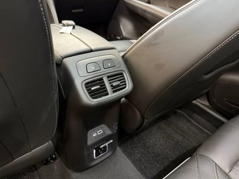 Used 2022 Buick Envision Avenir w/ Technology Package II image 19