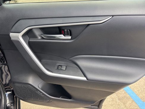 Used 2021 Toyota RAV4 XLE image 20