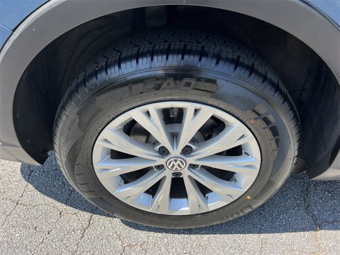 Used 2018 Volkswagen Tiguan SE image 17