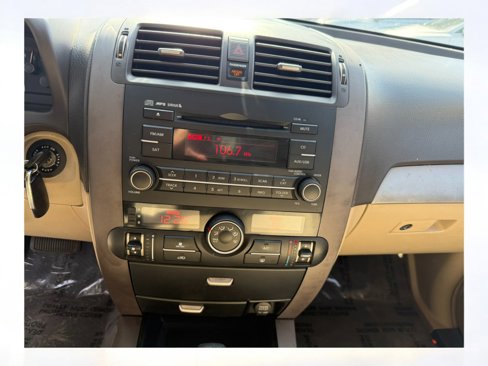 Used 2009 Kia Borrego LX image 12