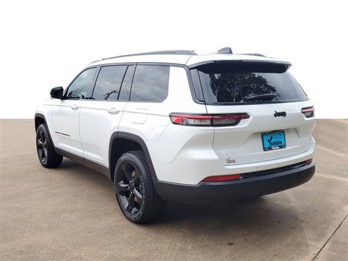 New 2025 Jeep Grand Cherokee L Altitude image 4