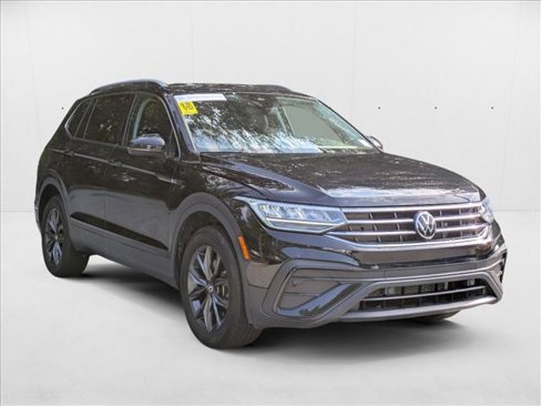 Used 2023 Volkswagen Tiguan SE image 8
