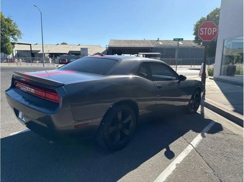 Used 2014 Dodge Challenger SXT image 7