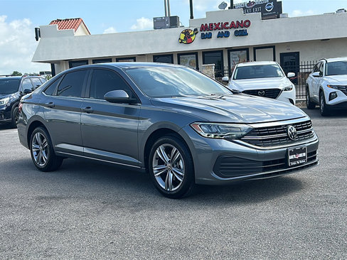 Used 2023 Volkswagen Jetta SE w/ Panoramic Sunroof Package image 10