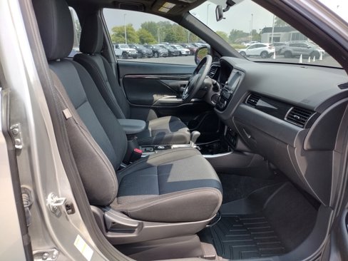 Used 2018 Mitsubishi Outlander LE image 10