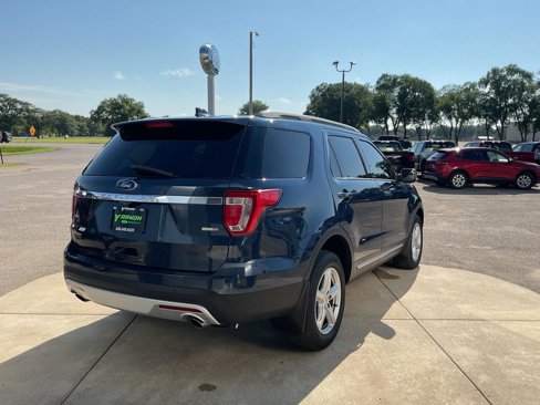Used 2017 Ford Explorer XLT w/ Equipment Group 202A image 5