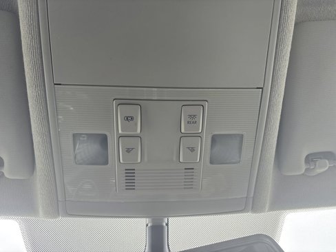 Used 2019 Volkswagen Tiguan SE image 23