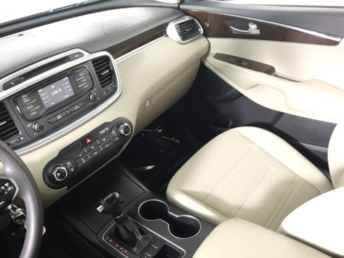 Used 2017 Kia Sorento LX image 25