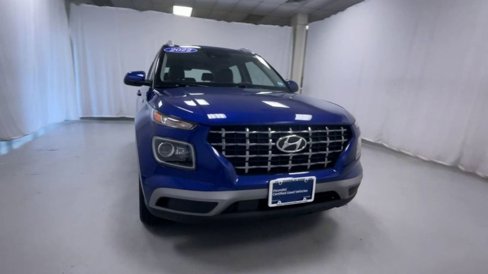 Used 2022 Hyundai Venue Limited image 17