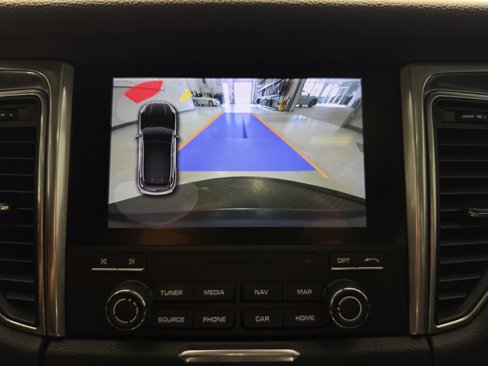 Certified 2018 Porsche Macan Sport Edition image 18