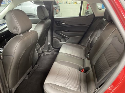 Used 2025 Chevrolet Trax LT w/ LT Convenience Package image 23