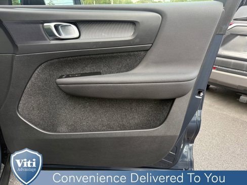 Certified 2022 Volvo XC40 T5 R-Design image 29