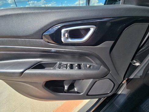 Used 2023 Jeep Compass Altitude image 19