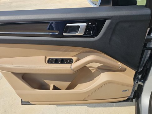 Certified 2019 Porsche Cayenne w/ Premium Package image 25