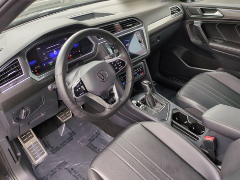 Used 2023 Volkswagen Tiguan SE R-Line image 13
