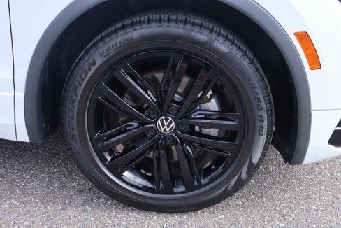 Used 2022 Volkswagen Tiguan SE R-Line image 9