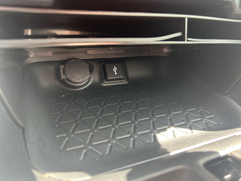 Used 2021 Toyota RAV4 XLE image 32