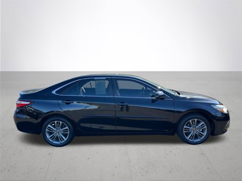 Used 2017 Toyota Camry SE image 6