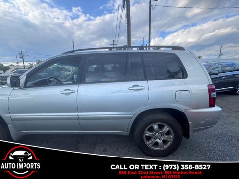 Used 2004 Toyota Highlander 4WD V6 w/ 3rd Row image 8
