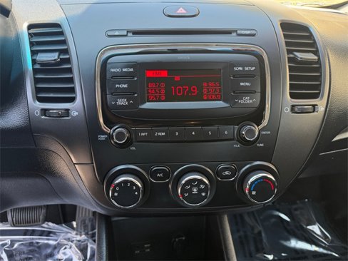 Used 2017 Kia Forte LX image 18