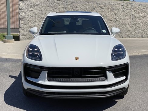 Certified 2025 Porsche Macan image 10