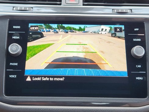 Used 2022 Volkswagen Tiguan SE R-Line image 23