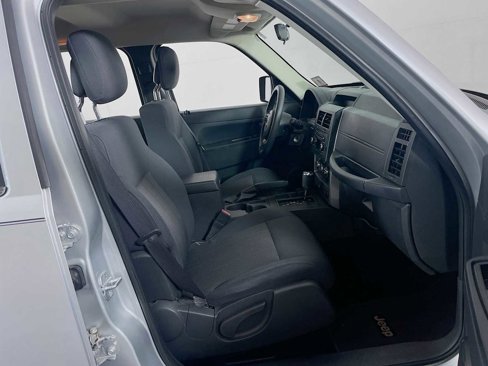 Used 2011 Jeep Liberty Sport image 21