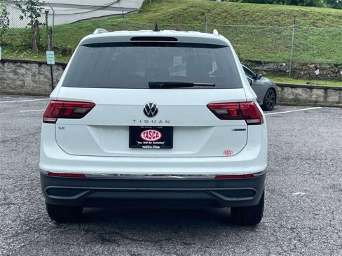 Certified 2022 Volkswagen Tiguan SE image 7