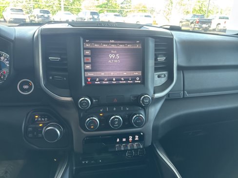 Used 2019 RAM 1500 4x4 Crew Cab image 14