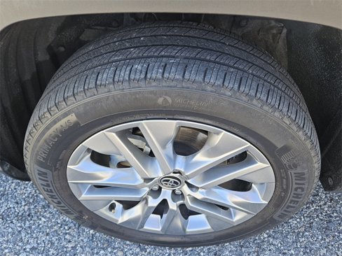 Used 2022 Toyota RAV4 XLE Premium image 23