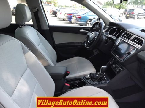 Used 2018 Volkswagen Tiguan SEL image 32