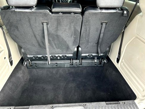 Used 2019 Dodge Grand Caravan SXT image 11