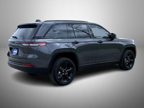 Used 2024 Jeep Grand Cherokee Altitude image 5