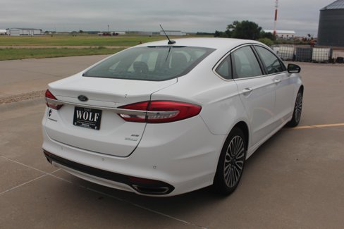 Used 2017 Ford Fusion SE w/ Fusion SE Technology Package image 6