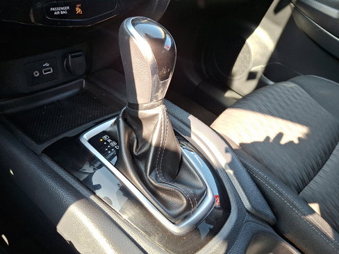 Used 2019 Nissan Rogue SV image 14
