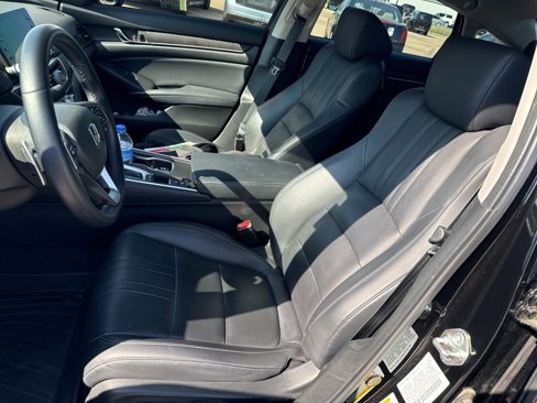 Used 2018 Honda Accord Touring image 11