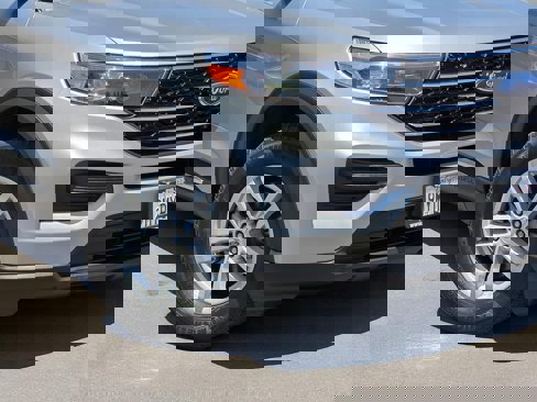 Used 2021 Ford Explorer XLT w/ Class III Trailer Tow Package image 4