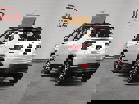 New 2025 Jeep Compass Limited image 4