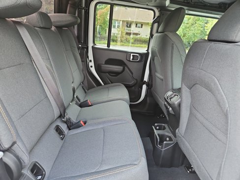 New 2025 Jeep Gladiator Sport image 17