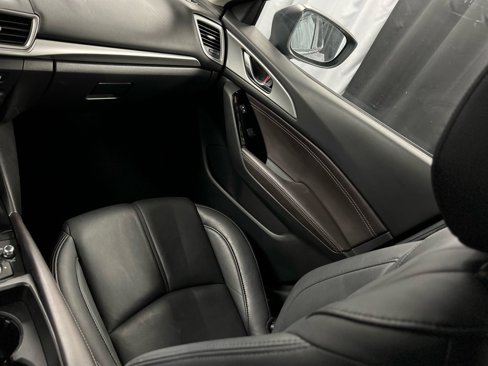 Used 2017 MAZDA MAZDA3 Touring image 22